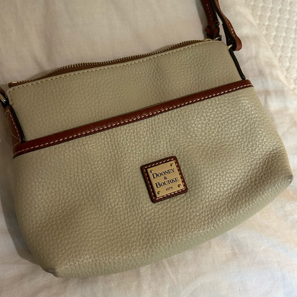 Dooney and bourke leather purse